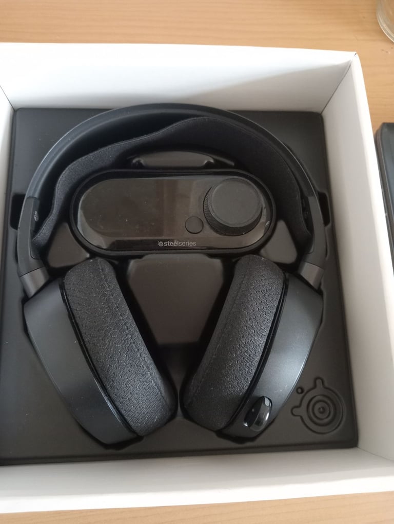 SteelSeries Arctis Pro + GameDAC Wired Gaming Headset - REDUCED -