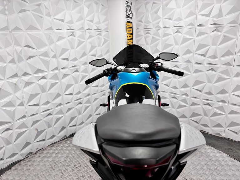 2022 CFMOTO 300SR | *WARRANTY PROVIDED*