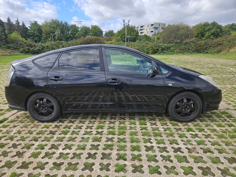 TOYOTA HYBIRD LONG MOT MECHANIALLY 100% FIT EXCELLENT FAMILY CAR 1850