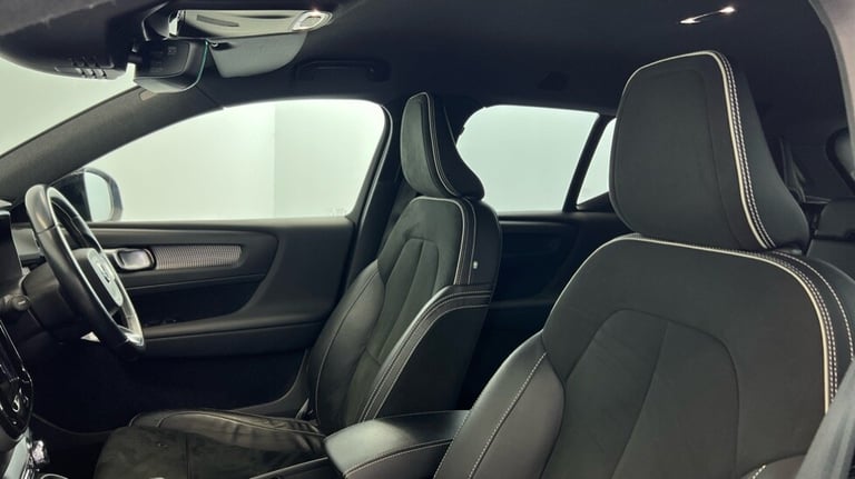 2021 Volvo XC40 Recharge R-Design, T5 plug-in hybrid (Power Tailgate, Sensus Navigation) Estate P...