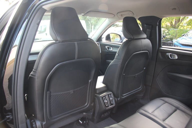 2022 Volvo XC40 T3 INSCRIPTION Estate Petrol Automatic