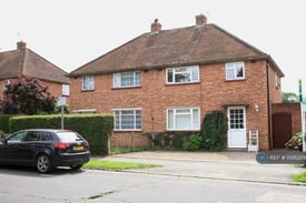 4 bedroom house in St. Johns Road, Guildford, GU2 (4 bed) (#1595229)