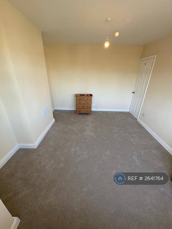 3 bedroom house in Alnwick Road, London, SE12 (3 bed) (#2641764)