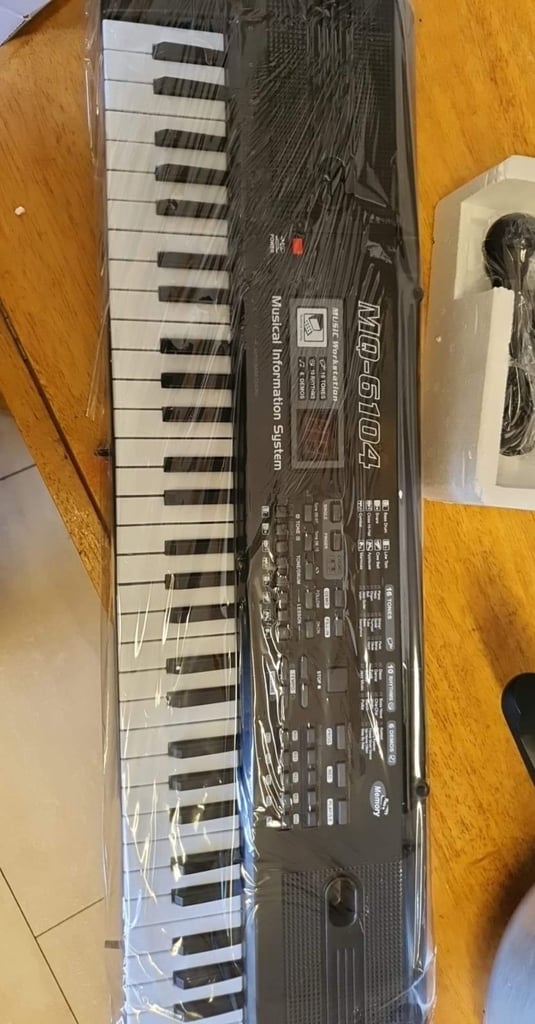 Piano keyboard electric brand new 