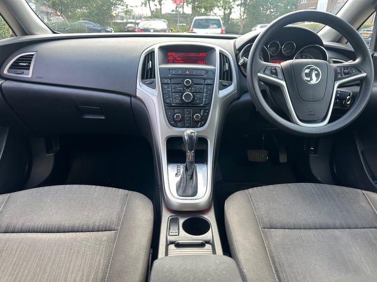 2011 Vauxhall Astra Automatic 1.6L Petrol 64,000 Miles Full Vauxhall Service History 1YR MOT 1 OWNER