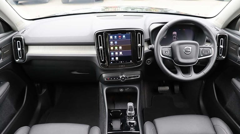  Volvo XC40 B4 (P) Ultra Bright (Sunroof, Harman Kardon, 360 Camera) Petrol/Electric Hybrid Autom...