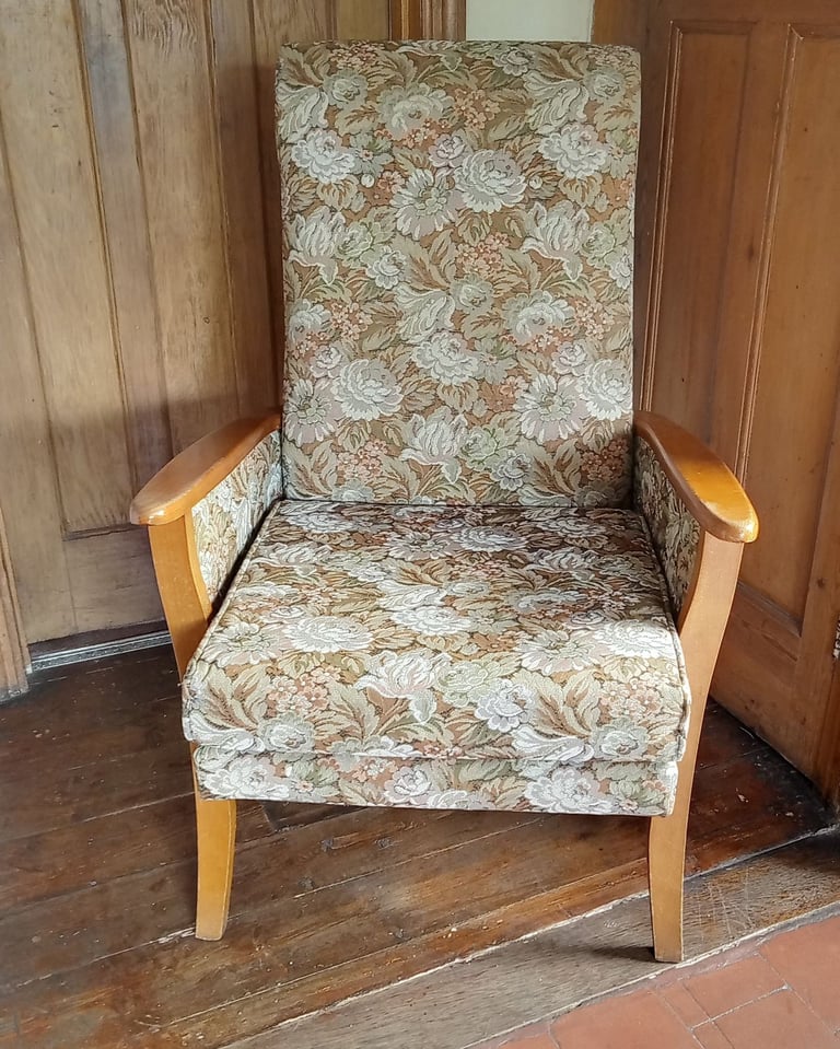 Comfy Armchair with High Back, fabric cushion fabric back, wood legs and arms 