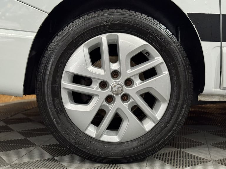 2016 Vauxhall Vivaro 1.6 CDTi 2900 BiTurbo ecoFLEX Sportive Crew Van Double Cab 5dr Diesel Manua ...