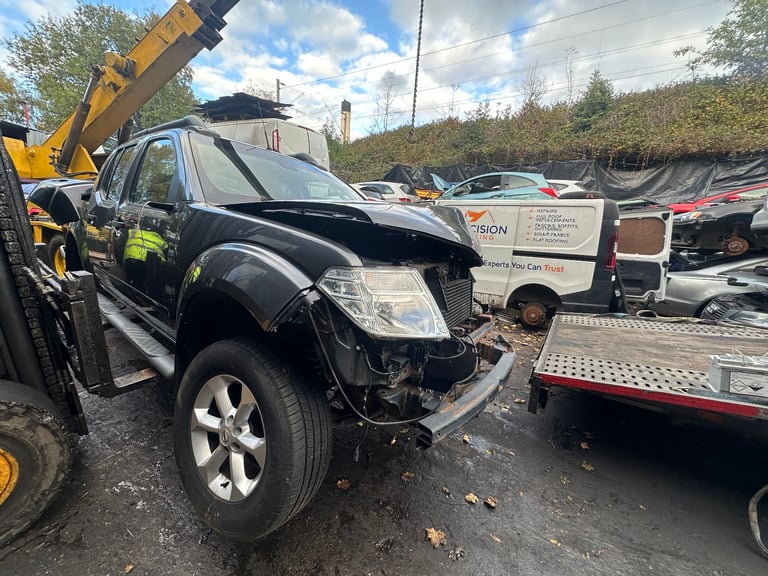 NISSAN NAVARA 2015 2.5 DIESEL BREAKING