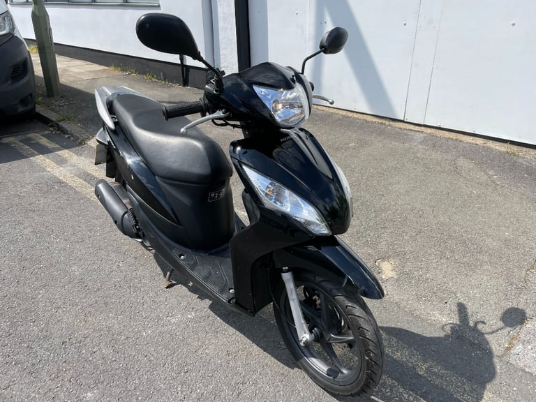 HONDA VISION 110 COMES SERVICED 12 MONTHS MOT 3 MONTHS WARRANTY RIDES GREAT