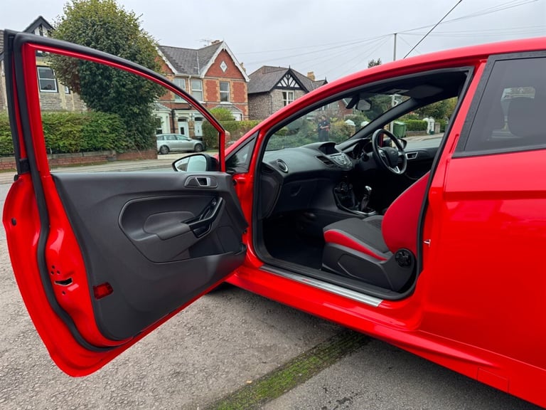 2016 Ford Fiesta 1.0 EcoBoost 140 ST-Line Red 3dr HATCHBACK PETROL Manual
