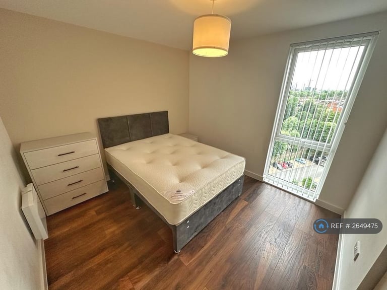 3 bedroom flat in The Riverside, Salford, M5 (3 bed) (#2649475)
