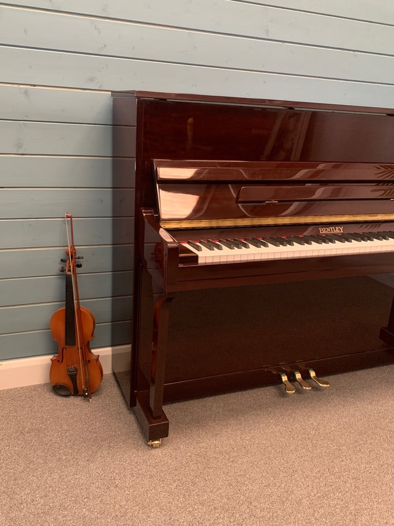🎵🎹 QUALITY BENTLEY UPRIGHT PIANO WITH LEGS - TUNED/SERVICED/WARRANTY 🎹🎵