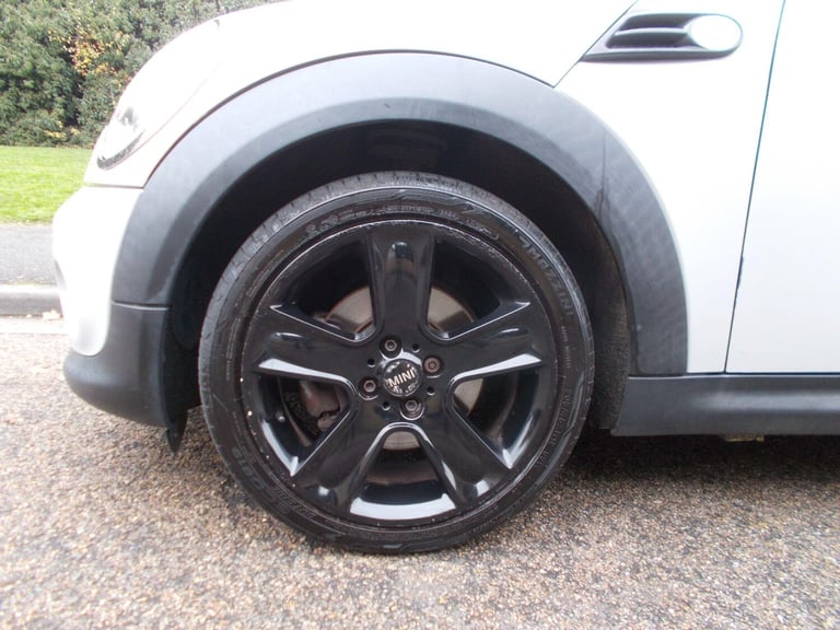 2011 MINI Hatch 1.6 Cooper Soho Euro 5 (s/s) 3dr HATCHBACK Petrol Manual