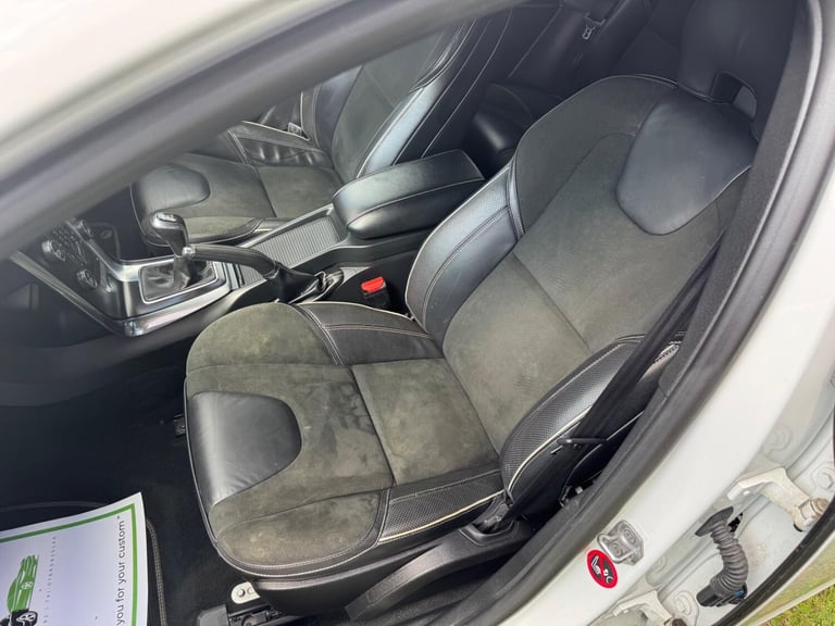 VOLVO V40 2.0 R-Design D4 2015