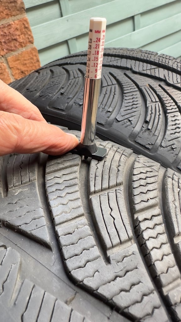 2 x 235/35 R19  91V Michelin Pilot Alpin