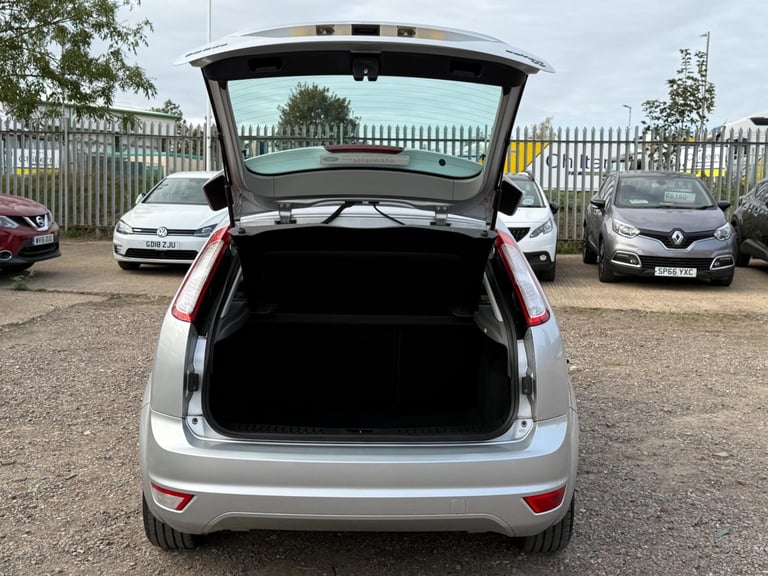 2010 Ford Focus 1.6 Zetec 5dr HATCHBACK Petrol Manual