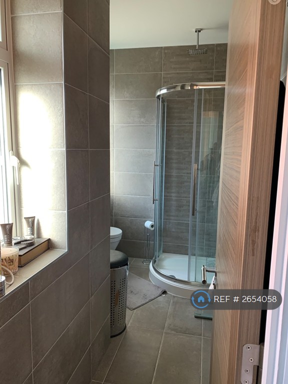 2 bedroom flat in Eton House, Bushey, WD23 (2 bed) (#2654058)