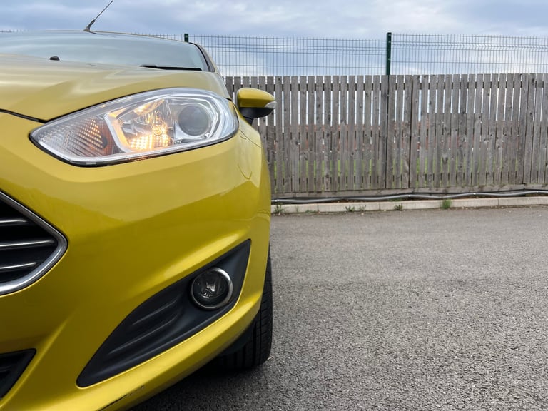 FORD FIESTA 1.25 ZETEC 5DR 11 MOT £35 TAX 2 F/KEEPERS!