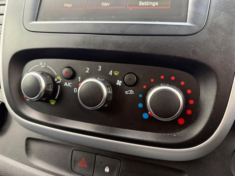 2021 Renault Trafic 2.0 dCi ENERGY 30 Sport Nav Crew Van LWB Euro 6 (s/s) 6dr WINDOW VAN Diesel M...