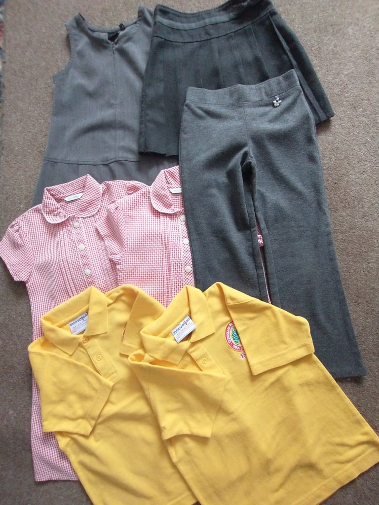 GIRLS' SCHOOL UNIFORM - AGE 6. GLYNCOLLEN PRIMARY. 8 ITEMS. ALL GOOD COND.