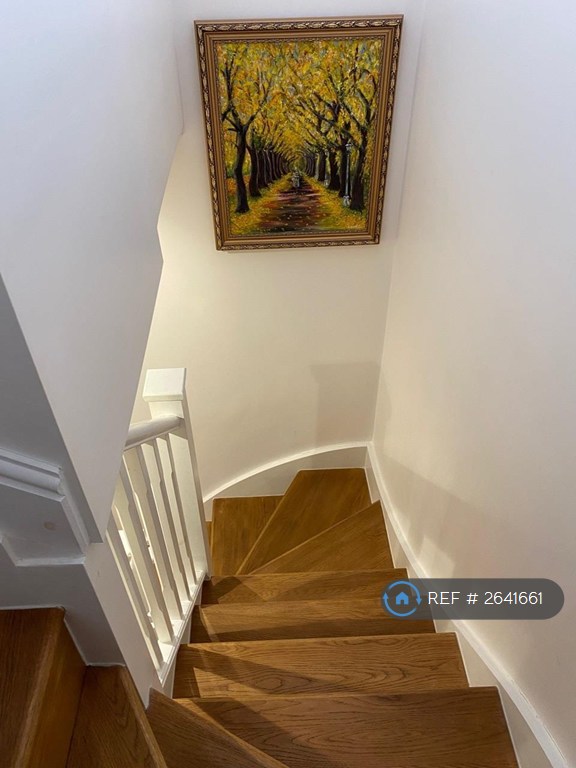 3 bedroom flat in Egerton Gardens, London, NW4 (3 bed) (#2641661)