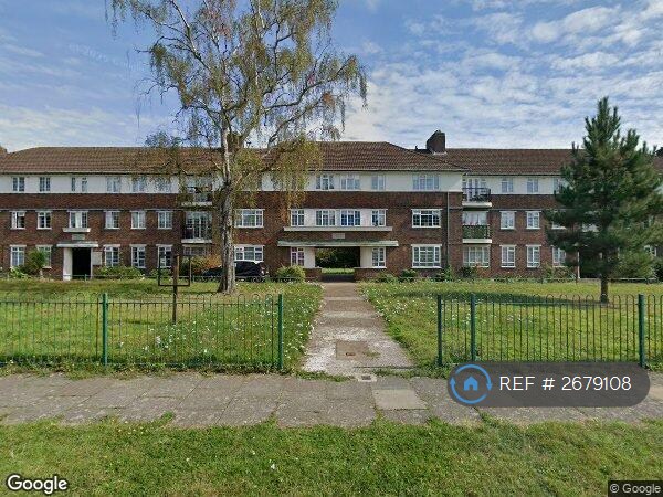 3 bedroom flat in Ashridge Court, London, N14 (3 bed) (#2679108)