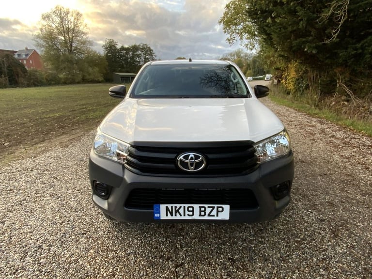 2019 Toyota Hilux 2.4 D-4D Active Pickup Double Cab 4dr Diesel Manual 4WD Euro 6 (3.5t) (150  PIC...