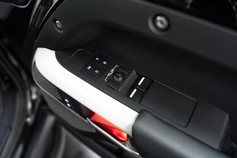 2024 Land Rover Defender 3.0 D250 X-Dynamic HSE 90 3dr Auto ESTATE DIESEL Automatic