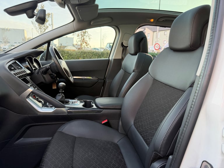 Peugeot, 3008, Hatchback, 2015, Manual, 1560 (cc), 5 doors