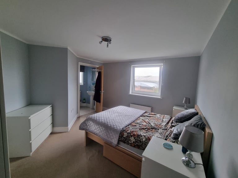 Ensuite room to rent