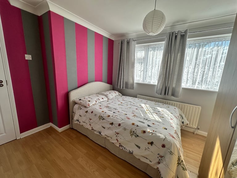 (Bills Included) Spacious Double Room to Rent in Hornchurch 