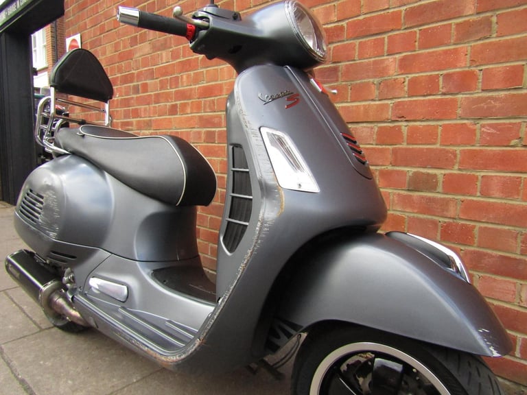 Piaggio Vespa GTS 300 * ONE KEEPER FROM NEW * 9850  MILES* MAT GREY * 