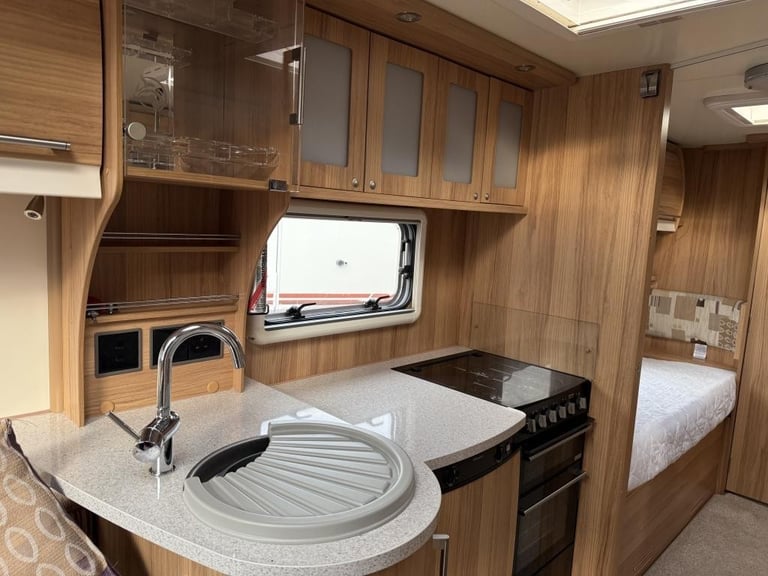 2014 BAILEY UNICORN CADIZ 4 Berth Fixed single beds Motor mover