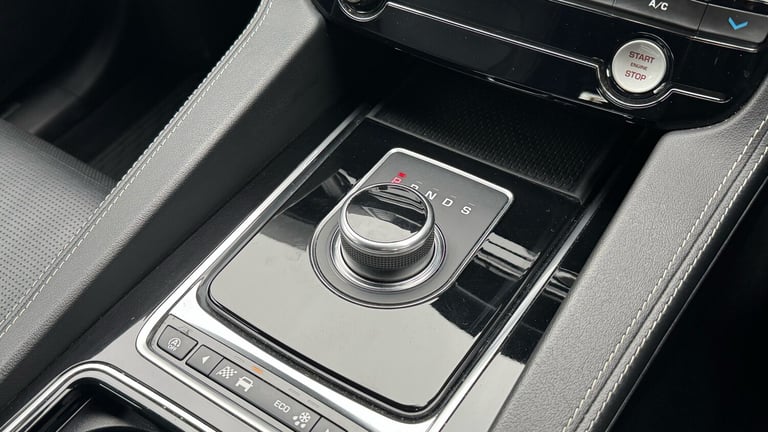 2017 Jaguar F-Pace 2.0d R-Sport 5dr Auto AWD Diesel Estate Estate Diesel Automatic