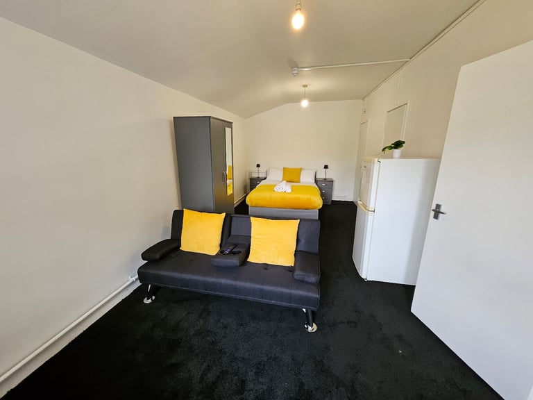 Studio Flat | Kitchen, Parking, Washer
