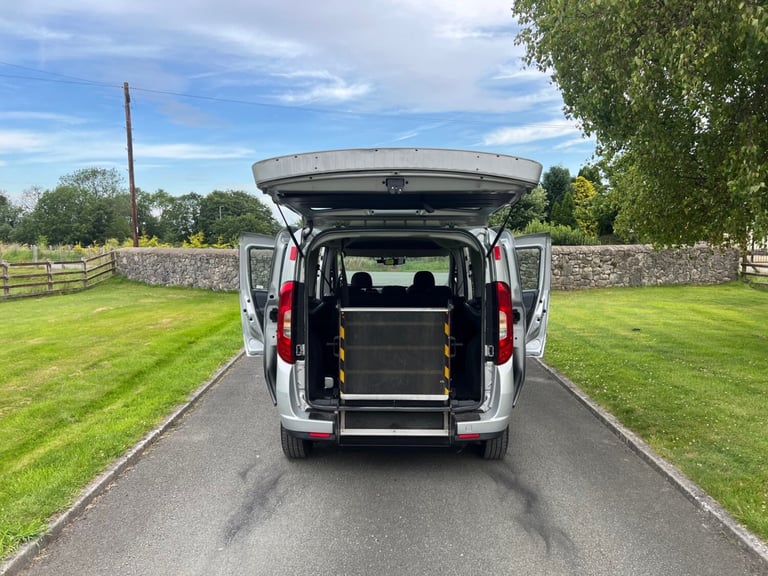 FIAT DOBLO MAXI 1.6 MULTIJET 105PS ACTIVE WHEELCHAIR VEHICLE 16 REG 17,700 MILES