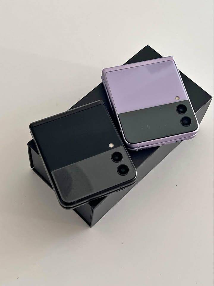 image for Samsung galaxy z flip 4 128gb Unlocked