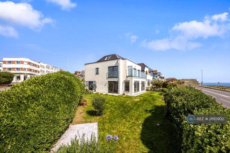 4 bedroom house in Marine Drive, Saltdean, Brighton, BN2 (4 bed) (#2610902)