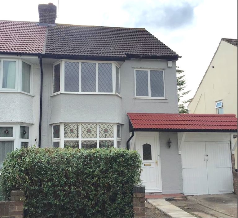 3 Bedroom House, Newly refurbished, Large Garden, Driveway, Garage, Excellent location Luton