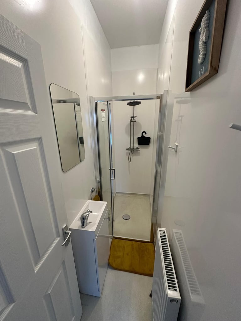 AVAILABLE IMMEDIATELY FURNISHED ROOMS DONEGAL ROAD
