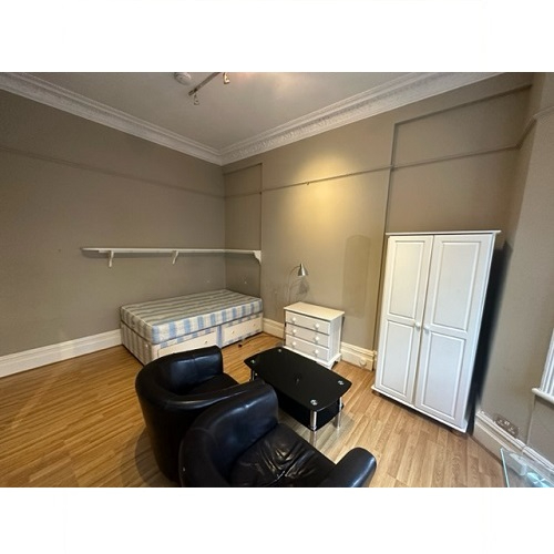 Double Semi-Studio Matheson Road, West Kensington/Barons Court * ALL BILLS INC* 