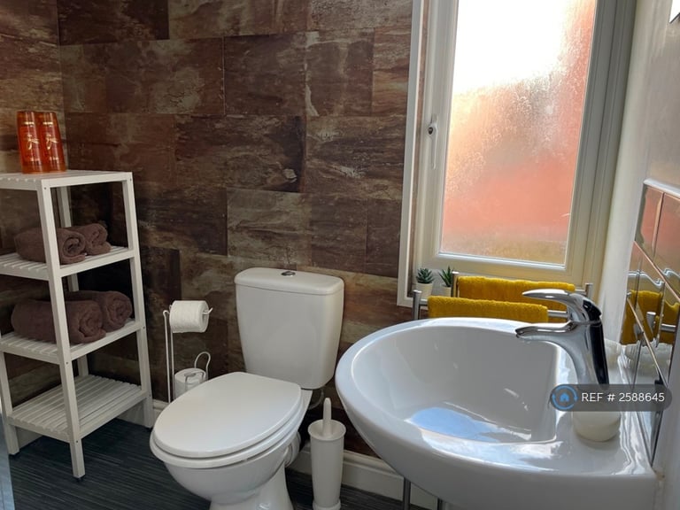 2 bedroom flat in Lower Ford Street, Coventry, CV1 (2 bed) (#2588645)