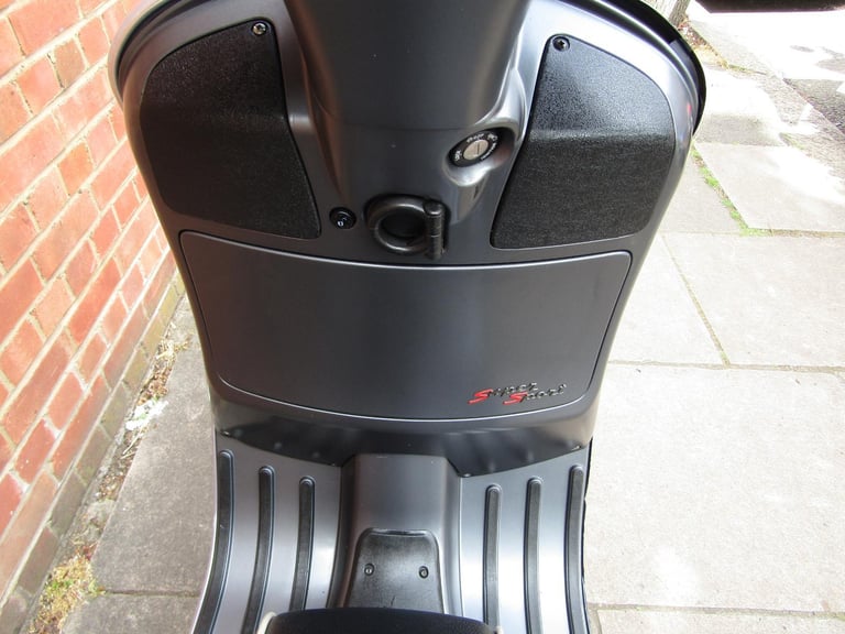Piaggio Vespa GTS 300 * ONE KEEPER FROM NEW * 9850  MILES* MAT GREY * 