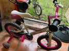 Child&#039;s bike with stablizers