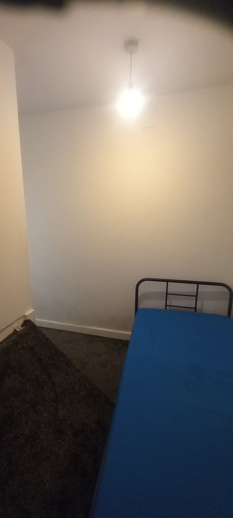 **AVAILABLE** 9 FRANCIS STREET **TUNSTALL** 3 BEDROOM ** DSS ACCEPTED