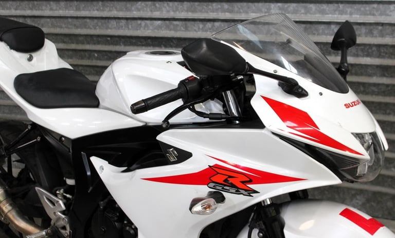2019 69 SUZUKI GSXR 125 ABS GSX-R125 LEARNER LEGAL TRADE SALE WHITE 14K NEW MOT