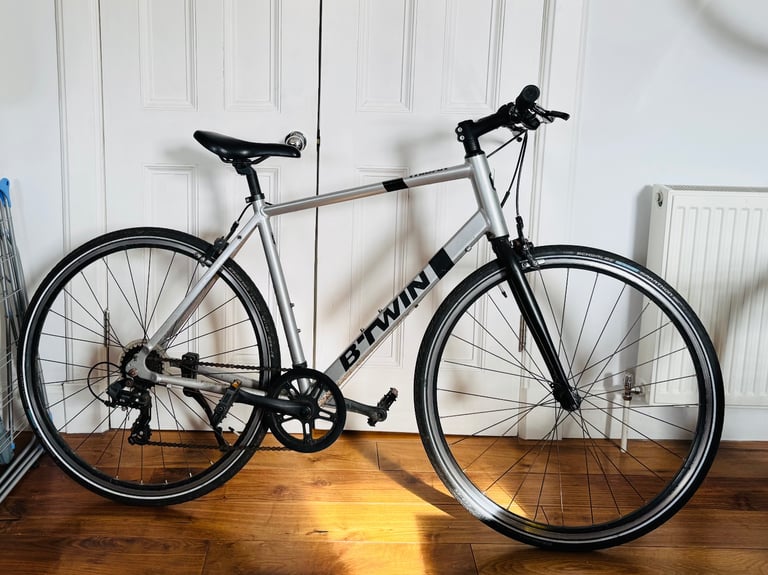 Triban 100 Flat Bar Road Bike/hybrid bike