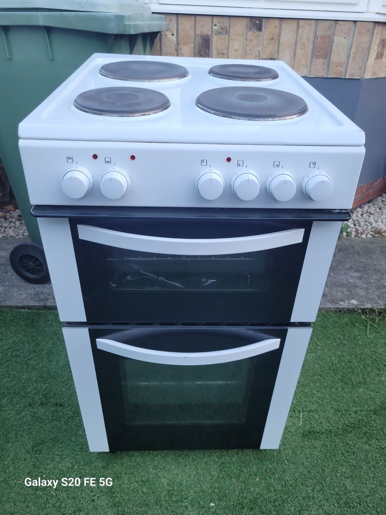 image for Small free standing electric oven, delivery available 
