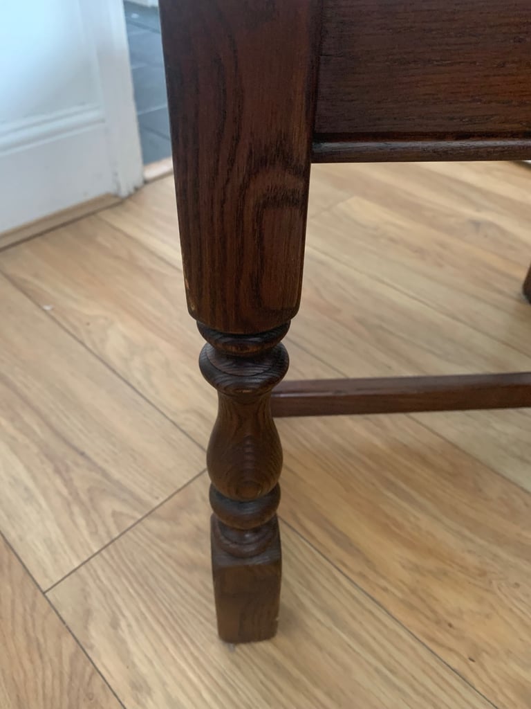 Dinning Table and 6 Chairs 